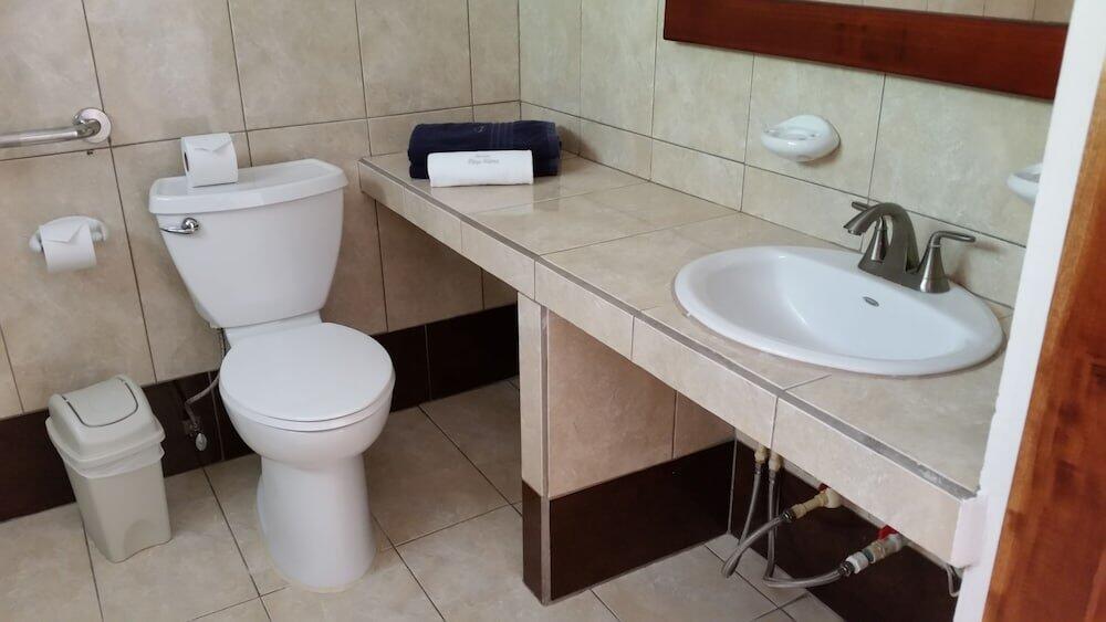 Foto del baño de Hotel Arenas en Punta Leona