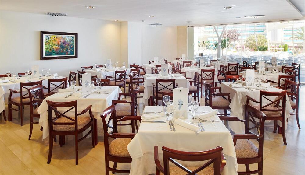 Foto de restauración de Aparthotel Hipotels Coma Gran