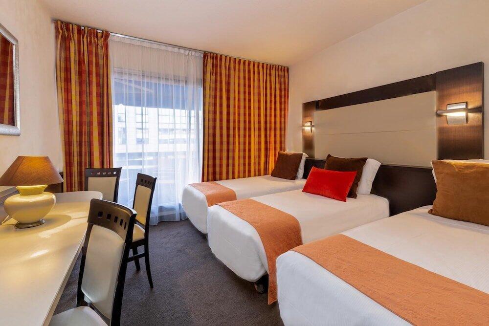 Foto de una habitación de The Originals City, Hôtel Galaxie, Nice Aéroport