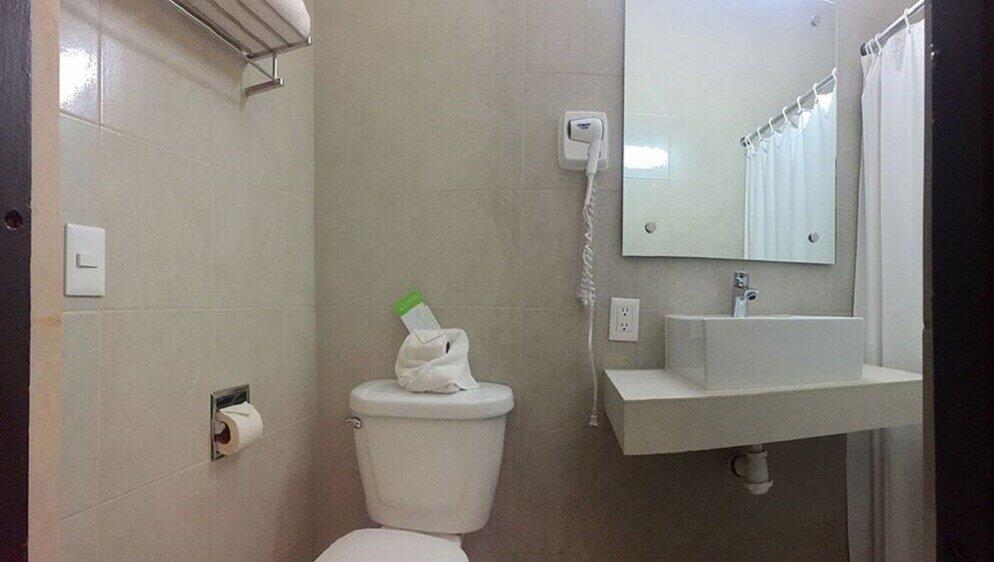 Foto del baño de Hotel La Siesta