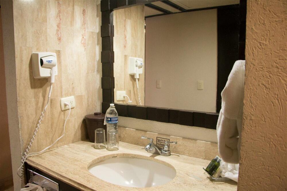 Foto del baño de Best Western Hotel Posada Freeman Zona Dorada