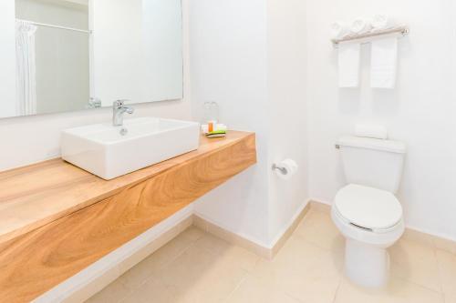 Foto del baño de Hotel Decameron La Marina