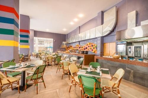 Foto de restauración de Hotel Decameron La Marina