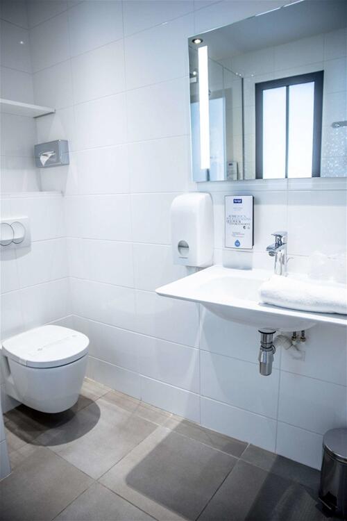 Foto del baño de Kyriad Prestige Saint-Malo