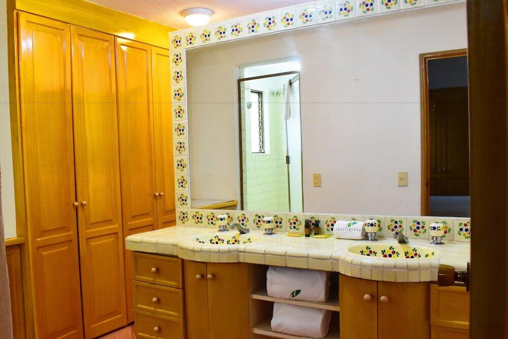 Foto del baño de Hotel Casa Iguana Mismaloya