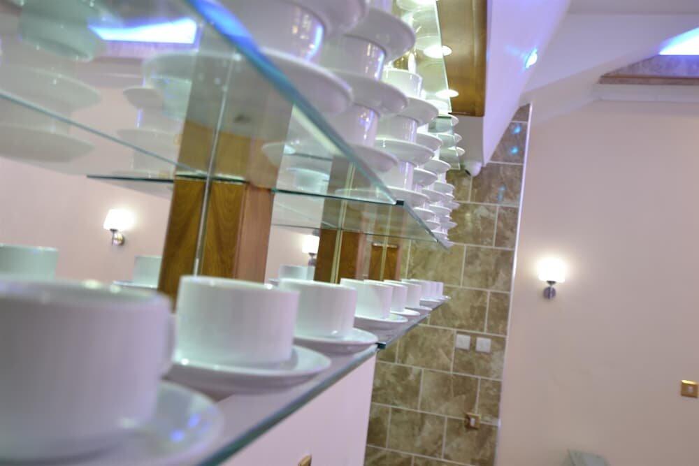 Foto de restauración de Best Western Greater London Hotel
