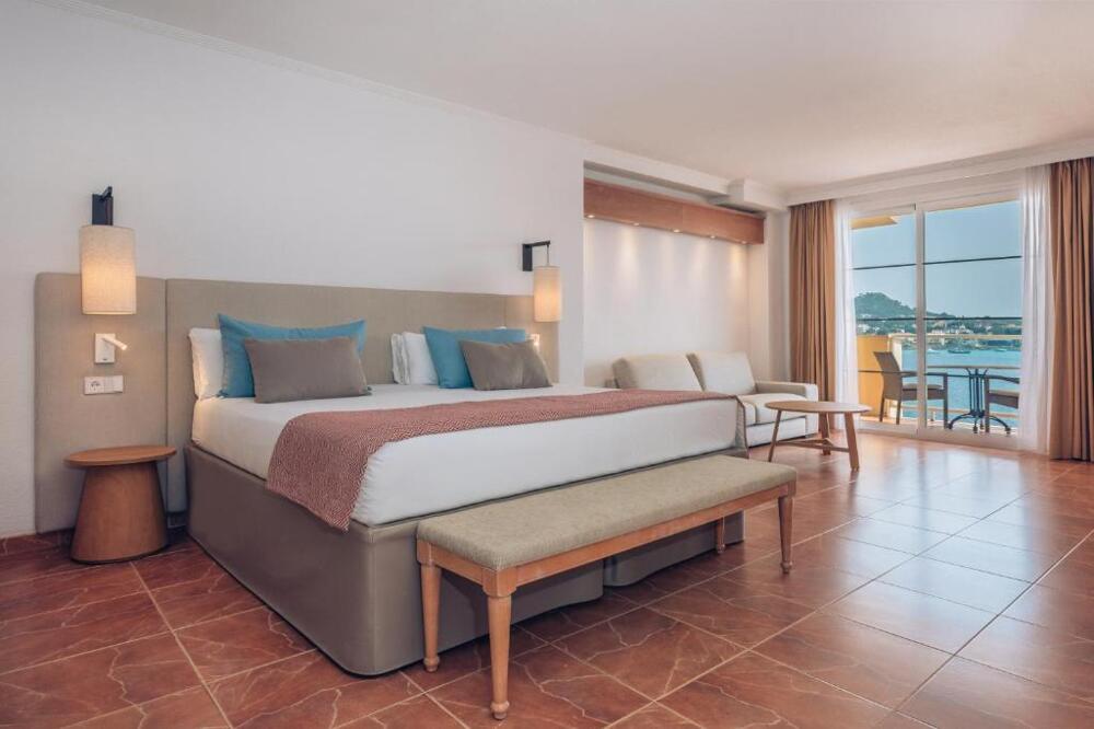 Foto de una habitación de Hotel Iberostar Selection Jardín del Sol Suites - Adults Only