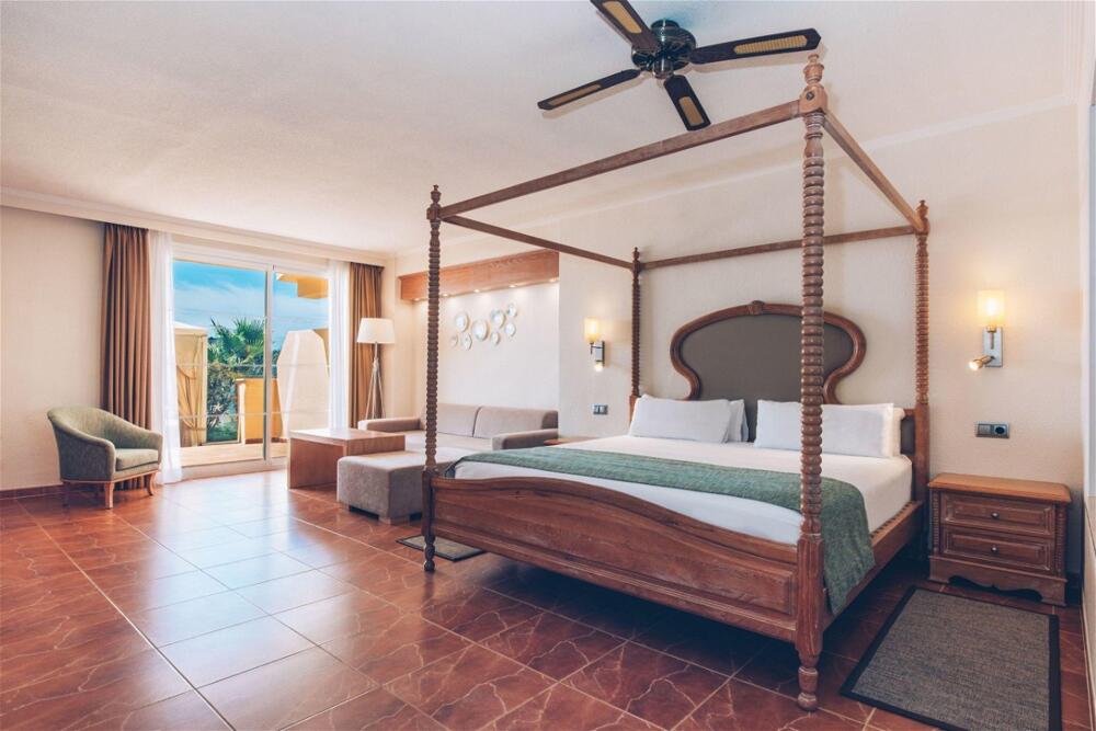 Foto de una habitación de Hotel Iberostar Selection Jardín del Sol Suites - Adults Only