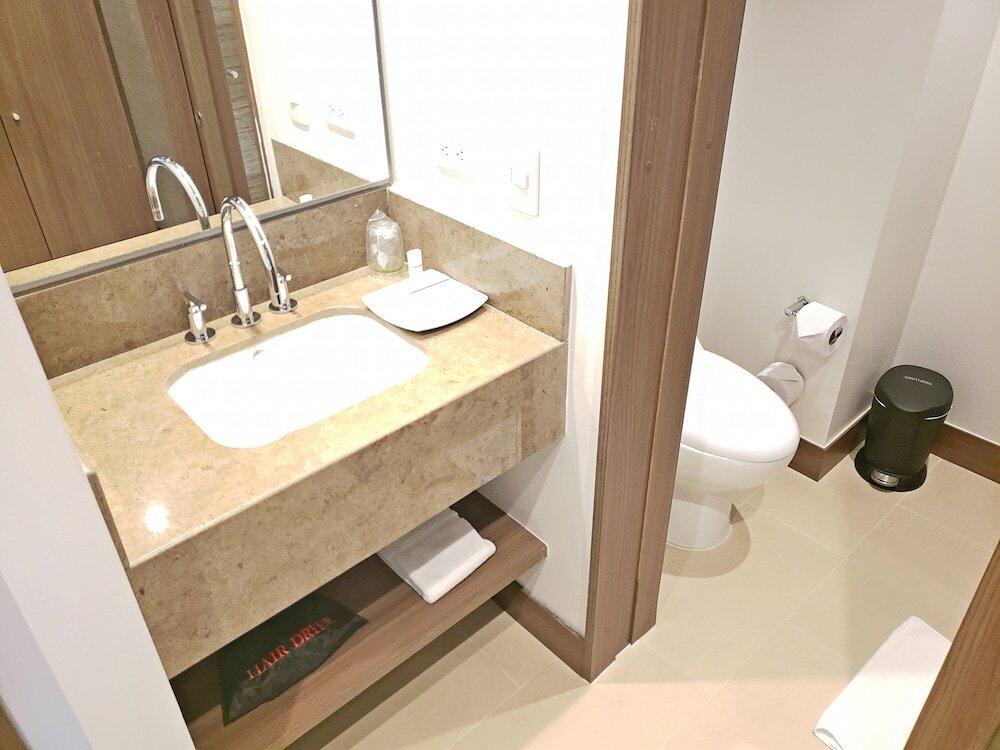 Foto del baño de Hotel Hampton By Hilton Yopal