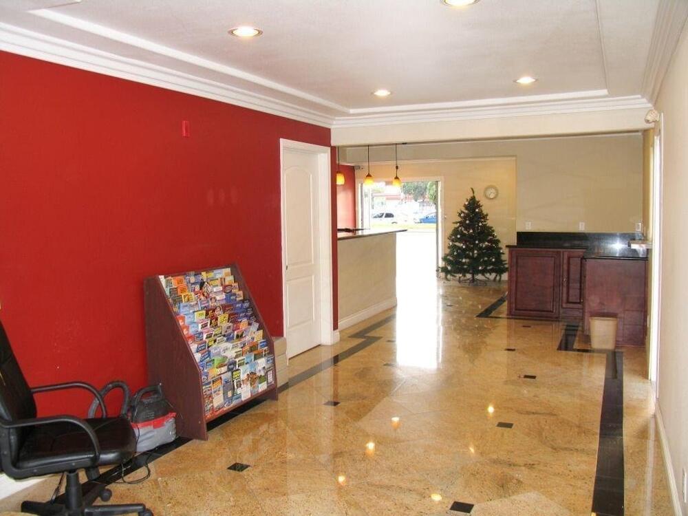 Foto de las zonas nobles de Motel Chateau Inn &amp;amp; Suites