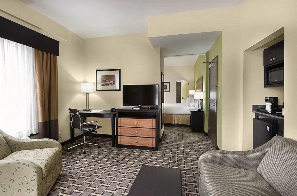 Foto de una habitación de Holiday Inn Express &amp;amp; Suites - Atlanta Downtown, an IHG Hotel