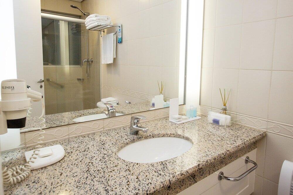 Foto del baño de Bristol International Airport Hotel