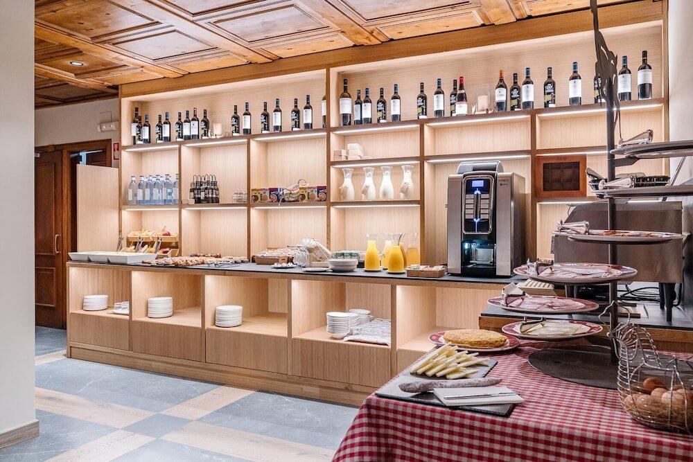 Foto de restauración de Hotel Chalet Bassibe by Silken