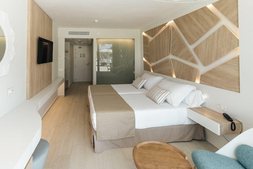 Foto de una habitación de The Ibiza Twiins Hotel