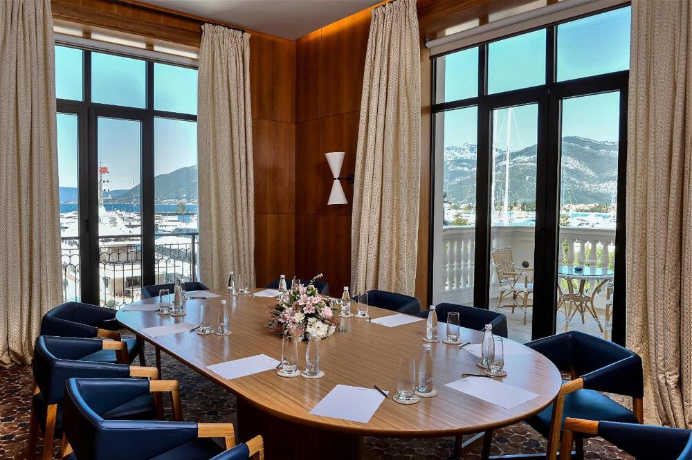Foto general de Hotel Regent Porto Montenegro