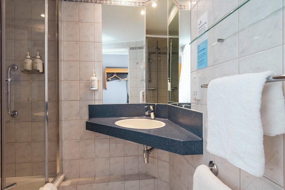 Foto del baño de Holiday Inn Express Manchester East, an IHG Hotel