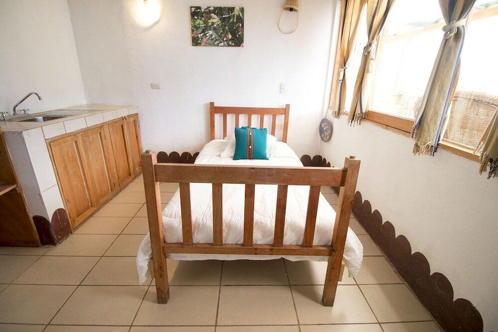 Foto de una habitación de Eco Hotel Uxlabil Atitlan