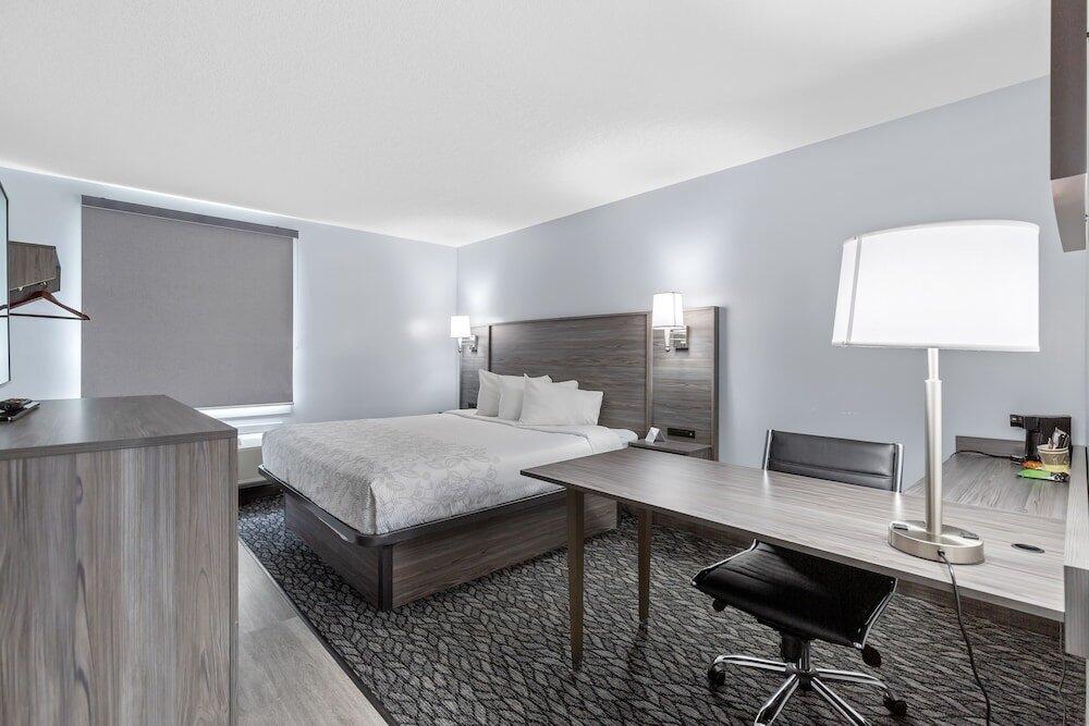 Foto de una habitación de Emerald Hotel &amp;amp; Suites
