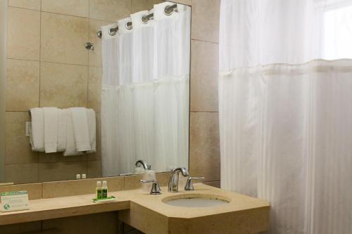 Foto del baño de Collins Hotel