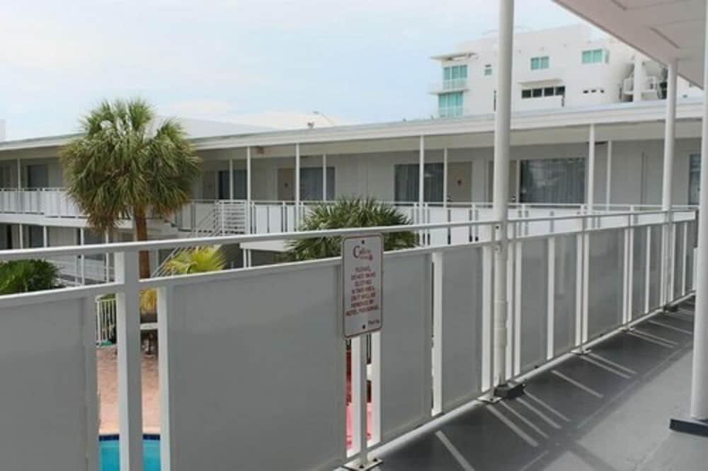 Foto del exterior de Collins Hotel