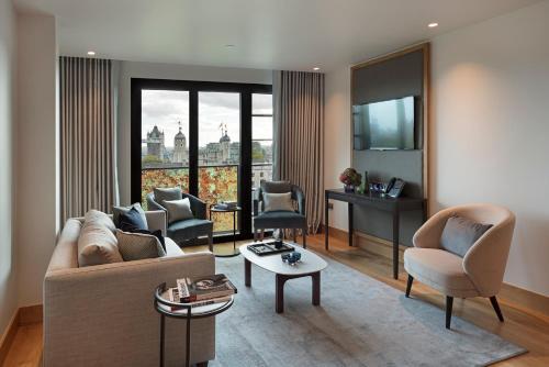 Foto de los servicios de Hotel Tower Suites by Blue Orchid
