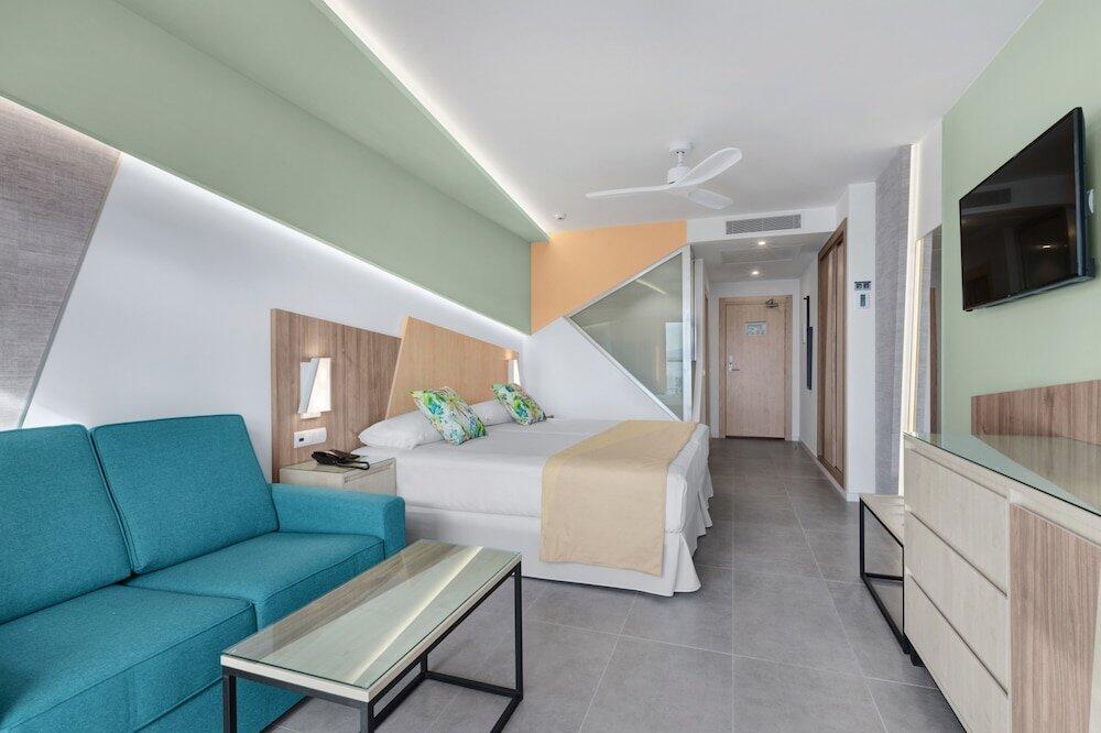 Foto de una habitación de Hotel Riu Playa Park - 0&amp;#039;0 All Inclusive