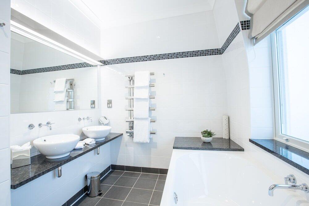 Bathroom – The Headland Hotel and Spa