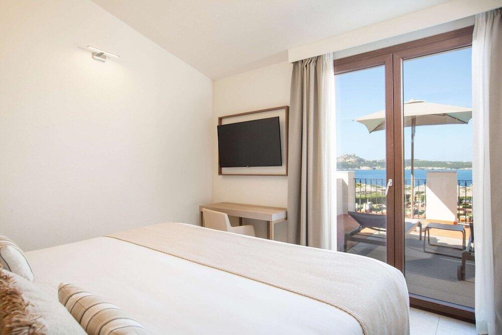 Foto de una habitación de Hotel Mangia&amp;#039;s Santa Teresa Sardinia, Curio Collection by Hilton