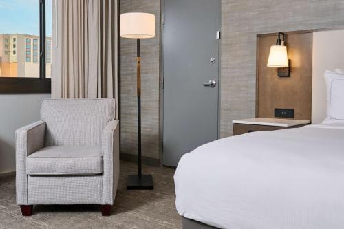 Foto de una habitación de Holiday Inn Buena Park, an IHG Hotel