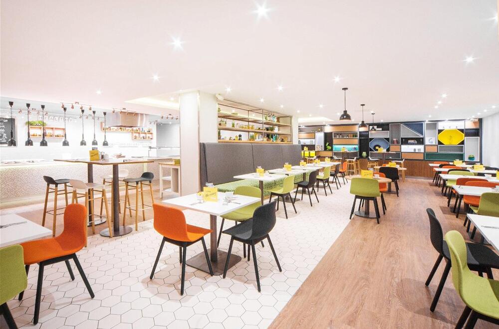 Foto de restauración de Holiday Inn London - Gatwick Airport, an IHG Hotel