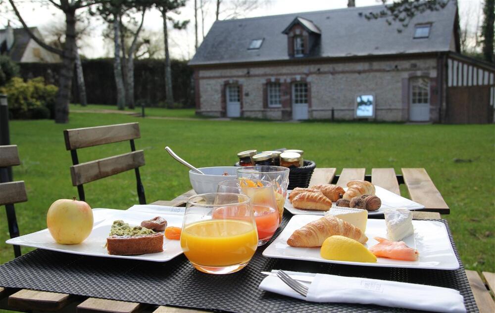 Foto de restauración de Hotel Les Manoirs des Portes de Deauville