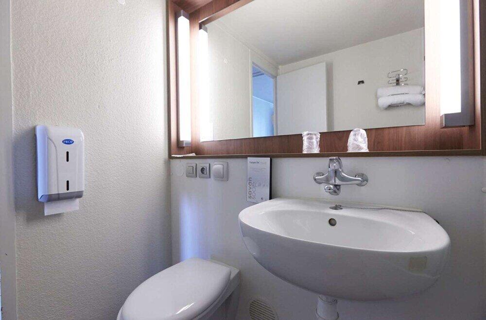 Foto del baño de Hotel Campanile Fougères