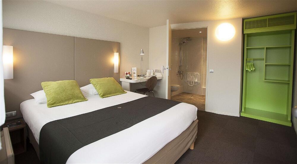 Foto de una habitación de Hotel Campanile Fougères