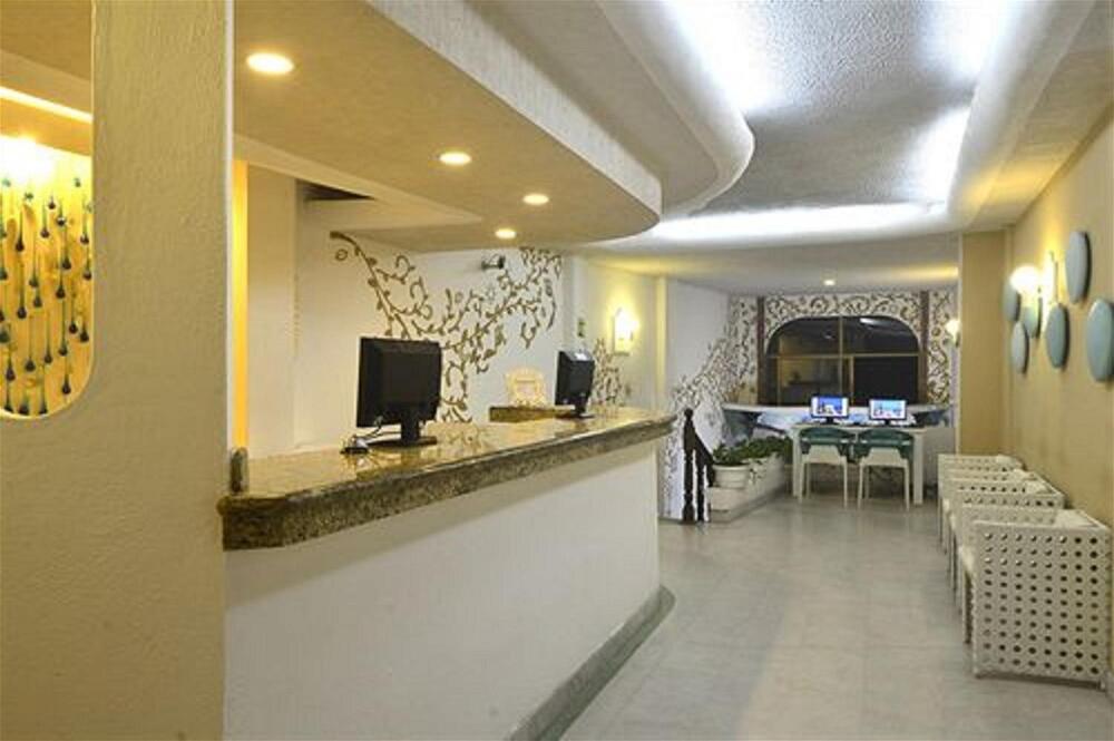 Foto general de Emperador Vallarta Beachfront Hotel and Suites