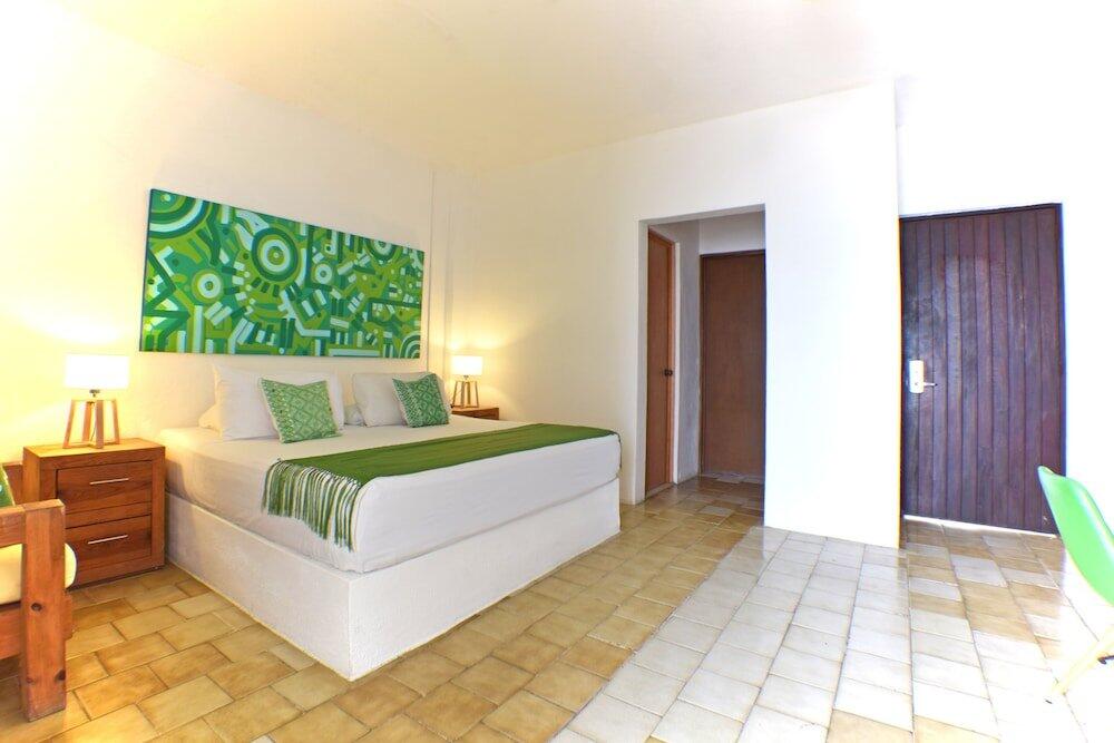 Foto de una habitación de Emperador Vallarta Beachfront Hotel and Suites
