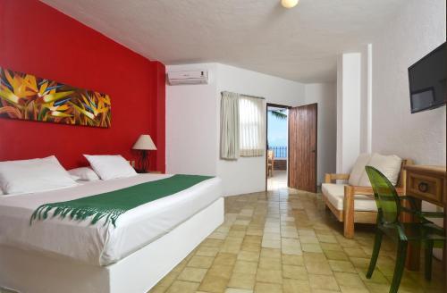 Foto de una habitación de Emperador Vallarta Beachfront Hotel and Suites