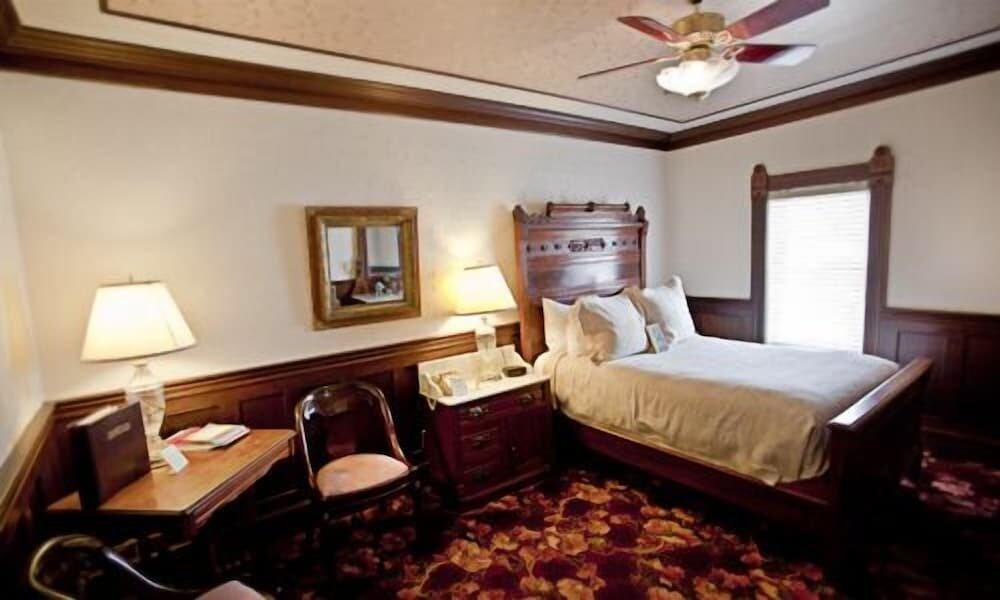 Foto de una habitación de The Strater Hotel
