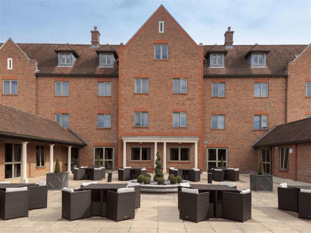 Foto del exterior de Cambridge Belfry Hotel &amp;amp; Spa
