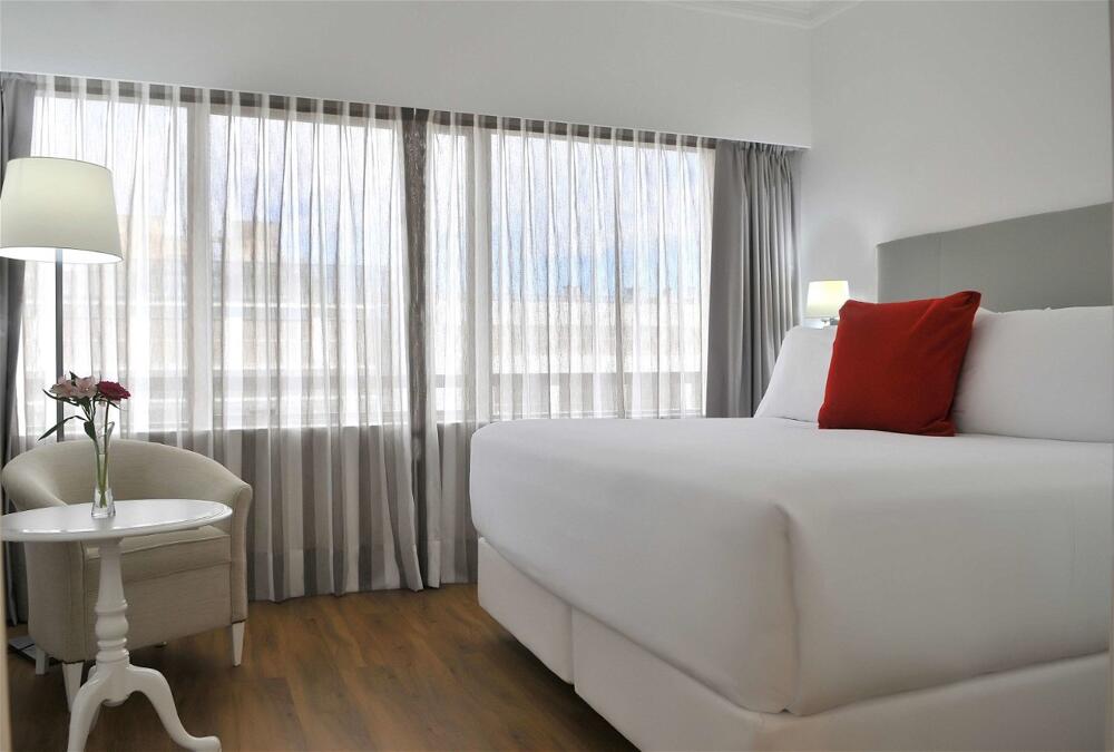 Foto de una habitación de Hotel NH Collection Plaza Santiago