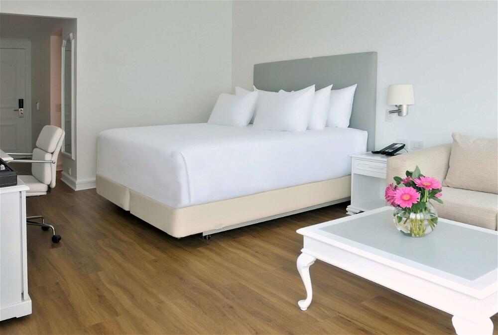 Foto de una habitación de Hotel NH Collection Plaza Santiago