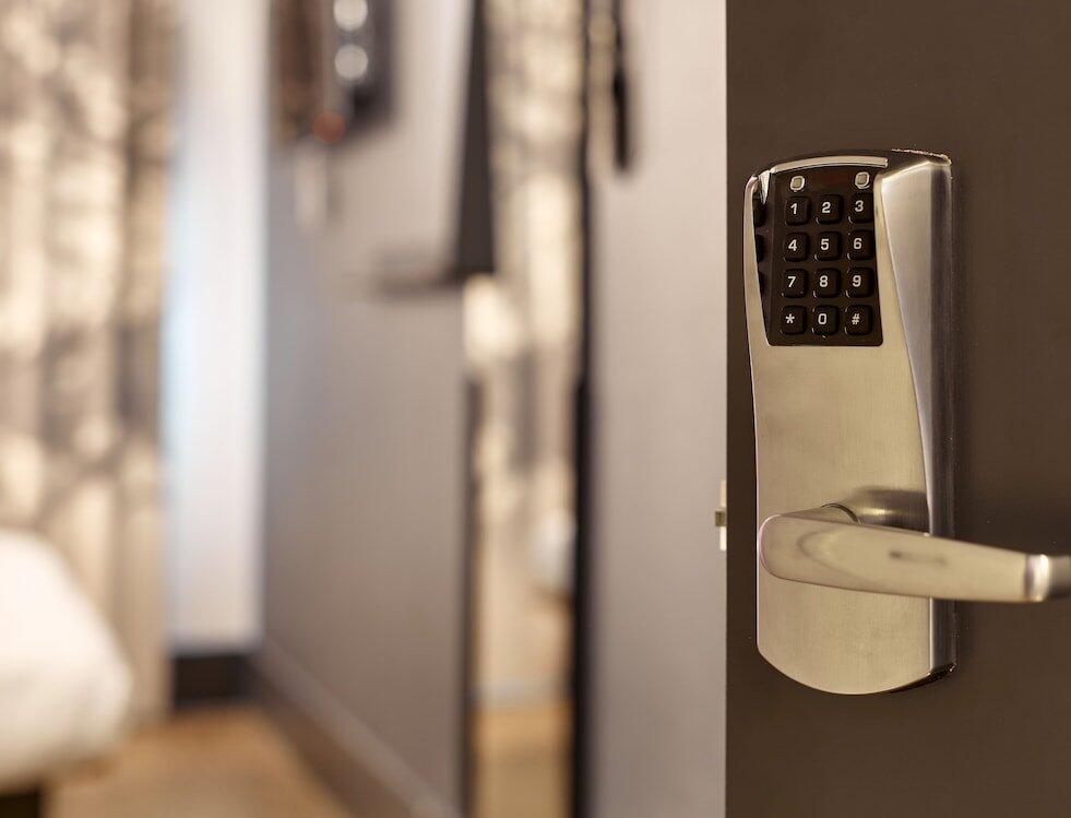 Foto de una habitación de B&amp;amp;B Hôtel Perpignan Centre