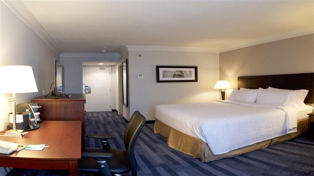 Foto de una habitación de Holiday Inn Ottawa East, an IHG Hotel
