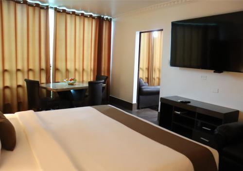 Foto de una habitación de Inkari Suites Hotel