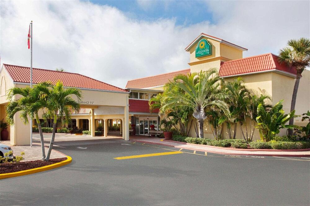 Foto del exterior de Hotel La Quinta Inn by Wyndham Cocoa Beach-Port Canaveral