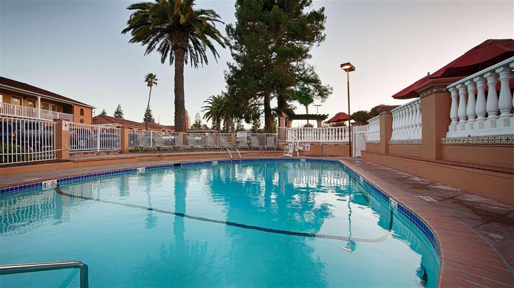 Foto de los servicios de Hotel SFO El Rancho Inn SureStay Collection by Best Western