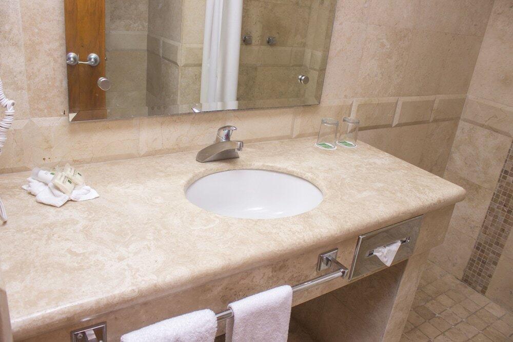 Foto del baño de Hotel Quality Inn Mazatlan