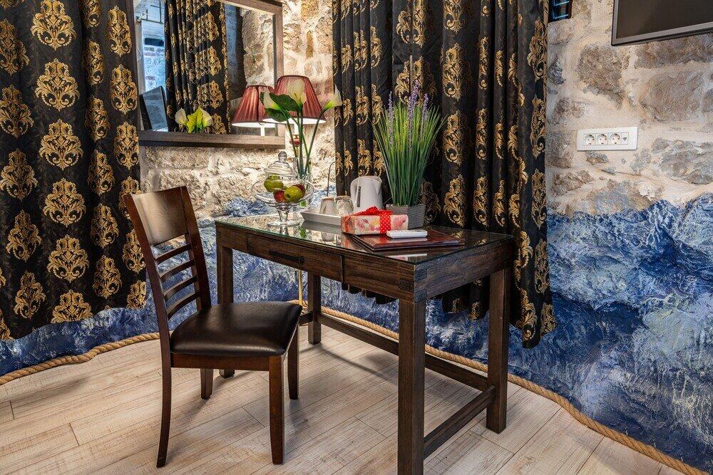 Foto de una habitación de Heritage Palace Varos - MAG Quaint &amp;amp; Elegant Boutique Hotels