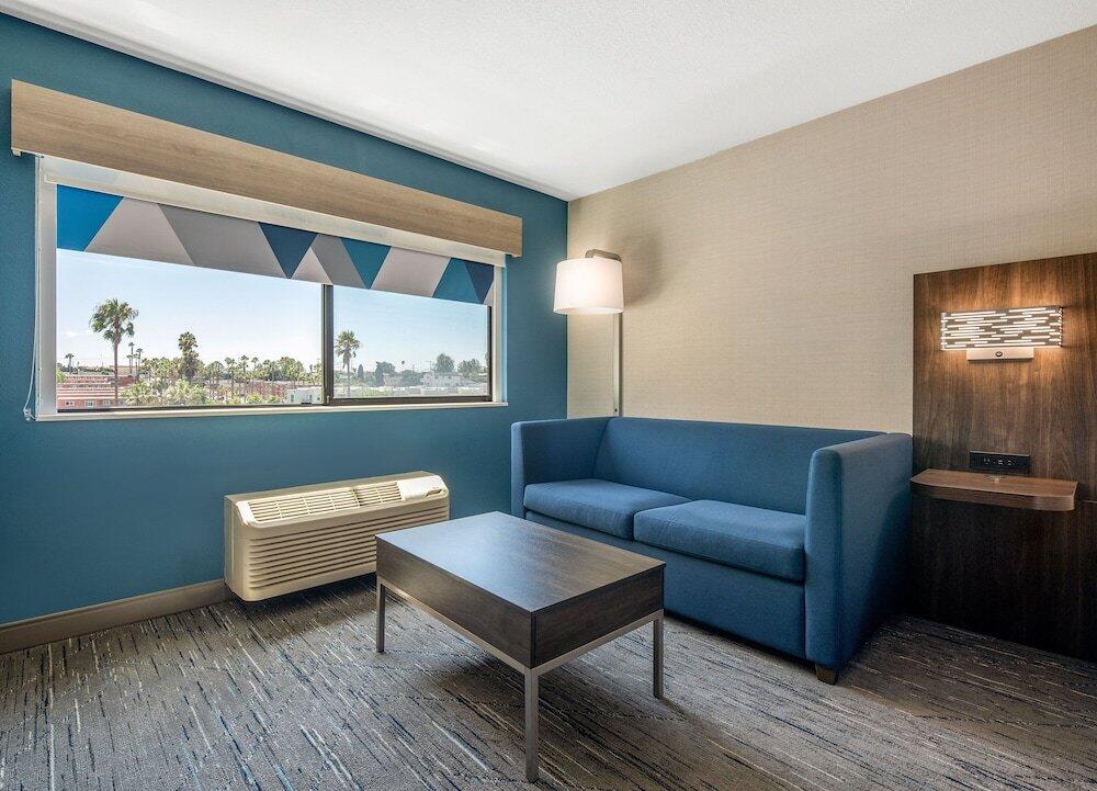 Foto de una habitación de Holiday Inn Express San Diego South - National City, an IHG Hotel