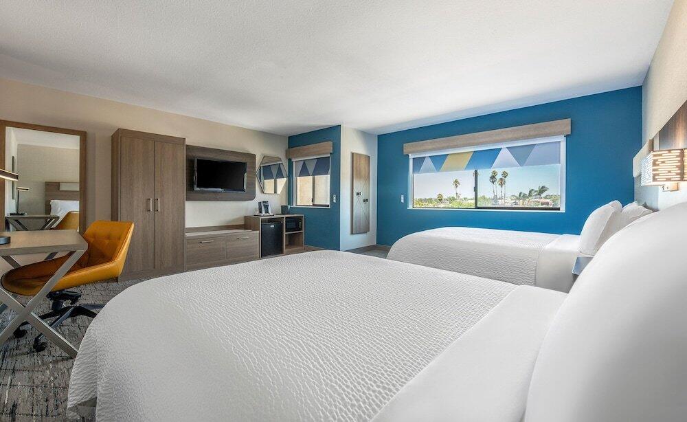 Foto de una habitación de Holiday Inn Express San Diego South - National City, an IHG Hotel