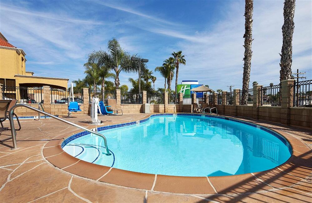 Foto de los servicios de Holiday Inn Express San Diego South - National City, an IHG Hotel